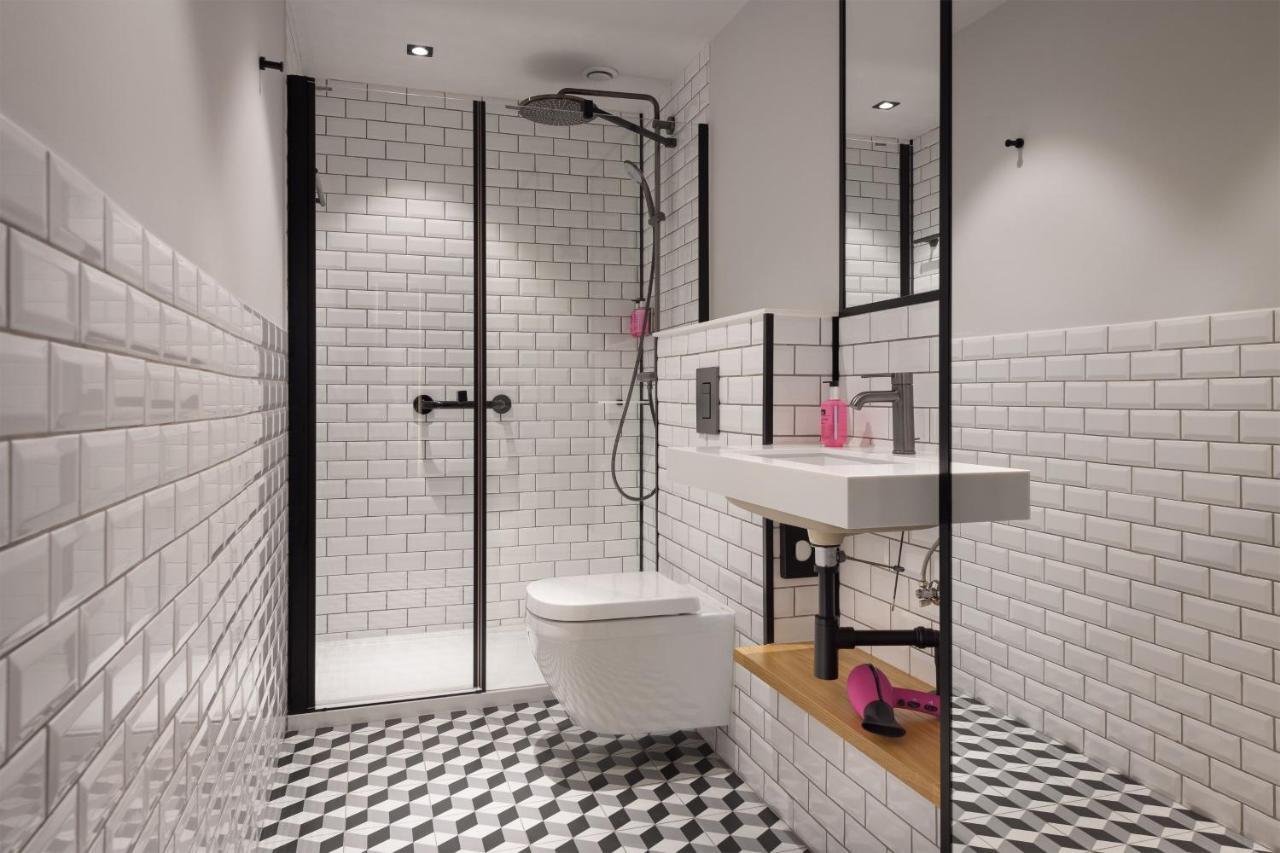 Moxy Sleeper Queen Room,1398192554:JPEG